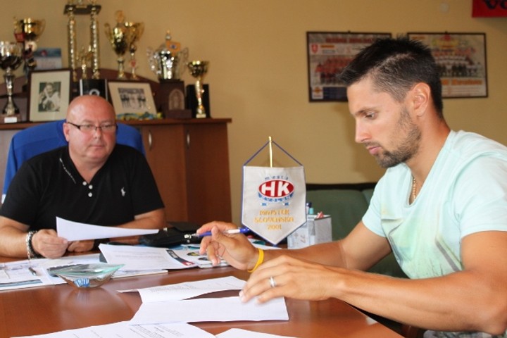 Jurík L_podpis zmluvy 2014 2